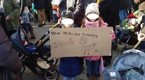 Dzieci na manifestacji KOD Dzieci na manifestacji KOD