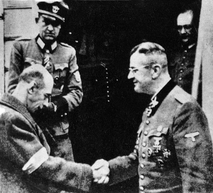 Tadeusz Bór-Komorowski kapituluje przed Erichem von dem Bachem Tadeusz Bór-Komorowski kapituluje przed Erichem von dem Bachem